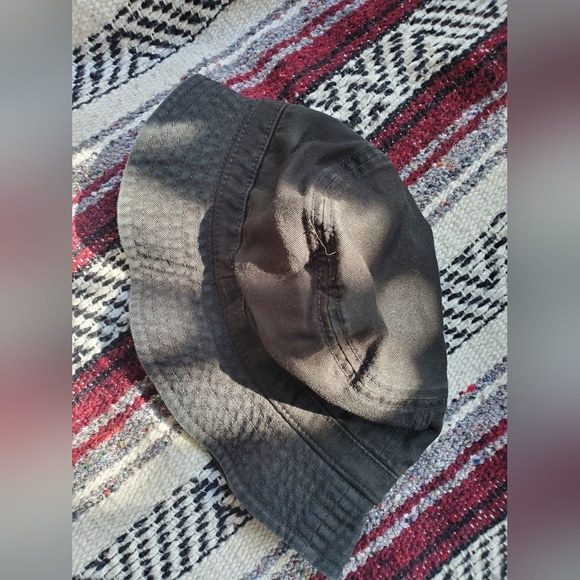 Adidas Black bucket hat with embroidered logo - Picture 8 of 8